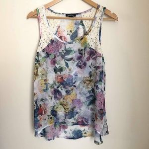 ❌SOLD❌Size Small Floral top with lace shoulders